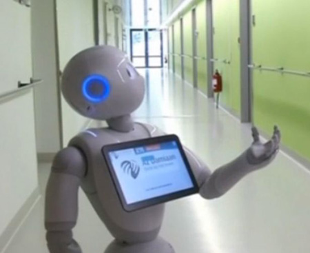 Robot có khả năng giao tiếp bằng 19 loại ngôn ngữ, cung cấp thông tin và giúp đỡ bệnh nhân.